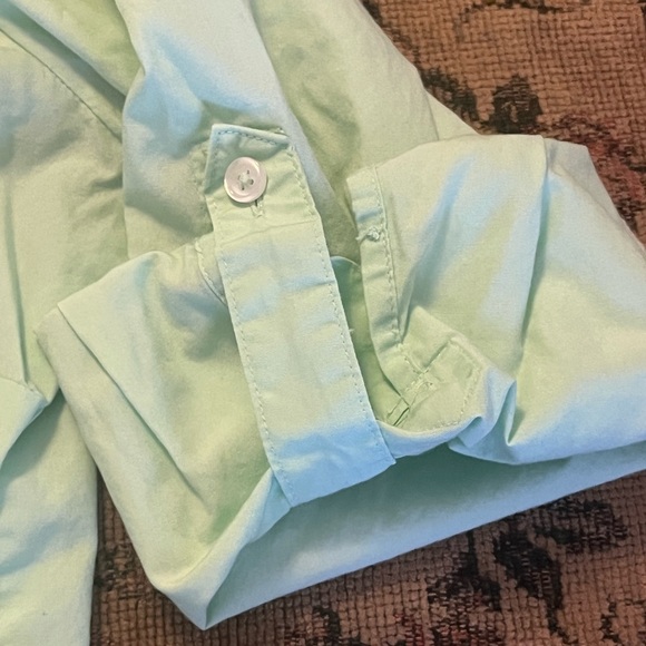 VAN HEUSEN Pale Green Button down! Size M - Picture 8 of 9